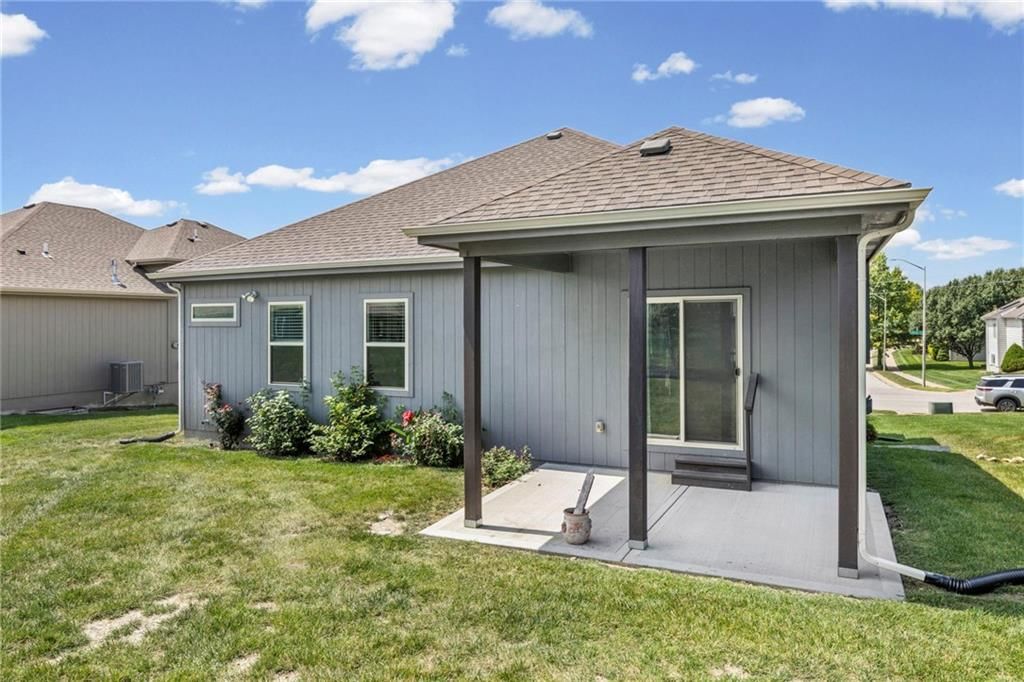 Photo 36 of 37 - 9409 N Ditzler Avenue, Kansas City, MO 64157