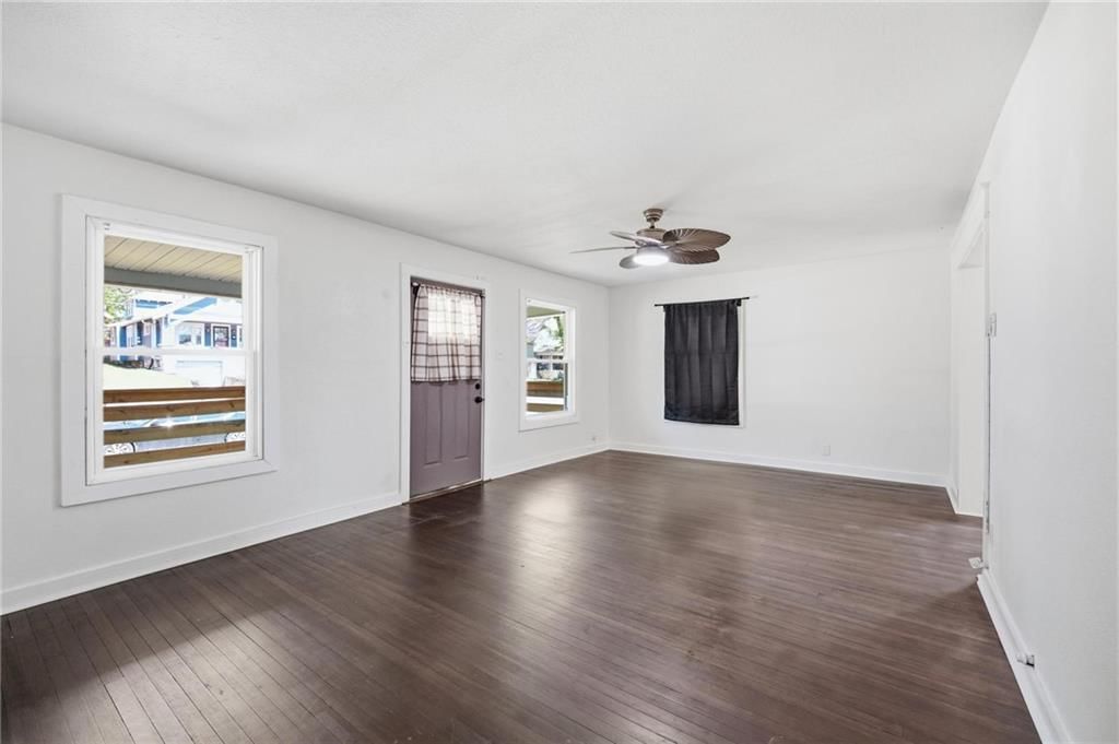 1329 Rowland Avenue — photo 2