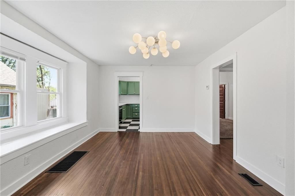 1329 Rowland Avenue — photo 6