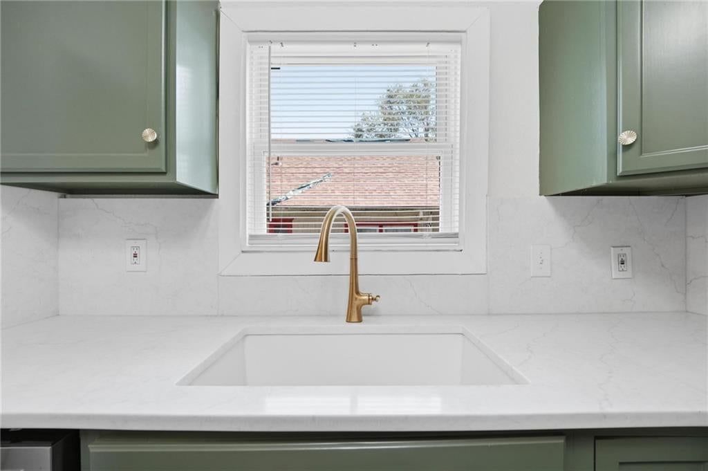 1329 Rowland Avenue — photo 10