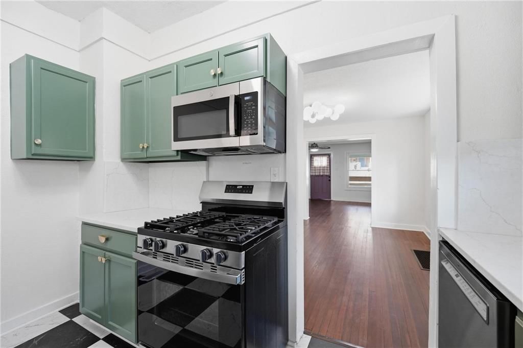 1329 Rowland Avenue — photo 11