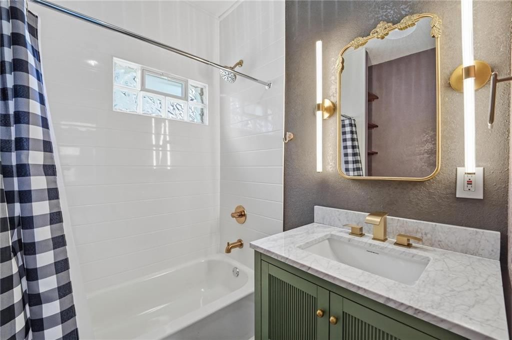 1329 Rowland Avenue — photo 15