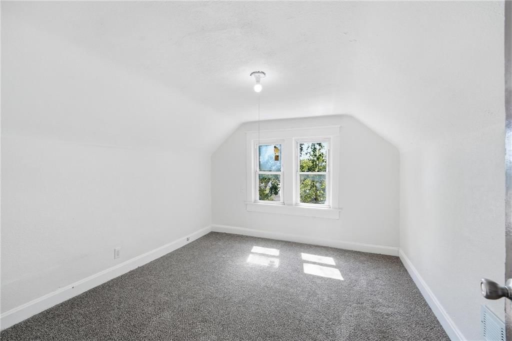 1329 Rowland Avenue — photo 25