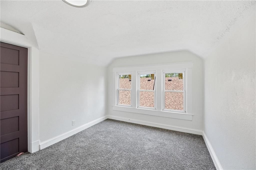 1329 Rowland Avenue — photo 27