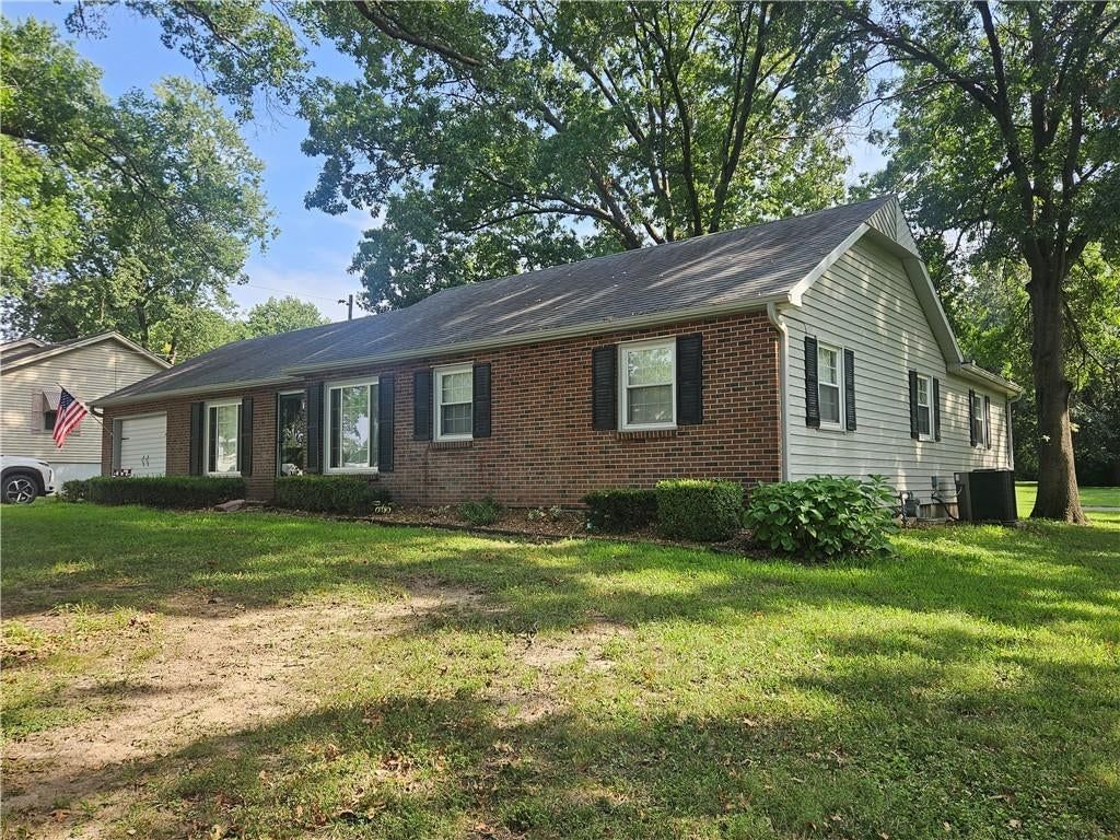 203 Ridgeway Drive — photo 2