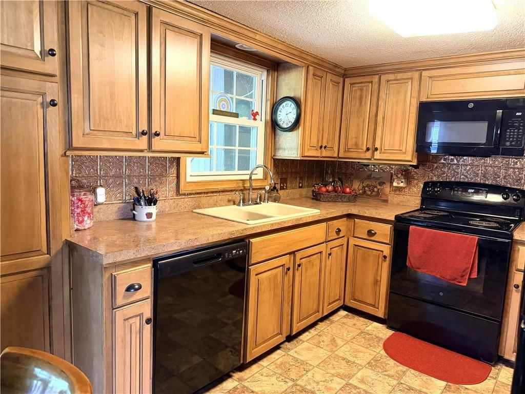 203 Ridgeway Drive — photo 5