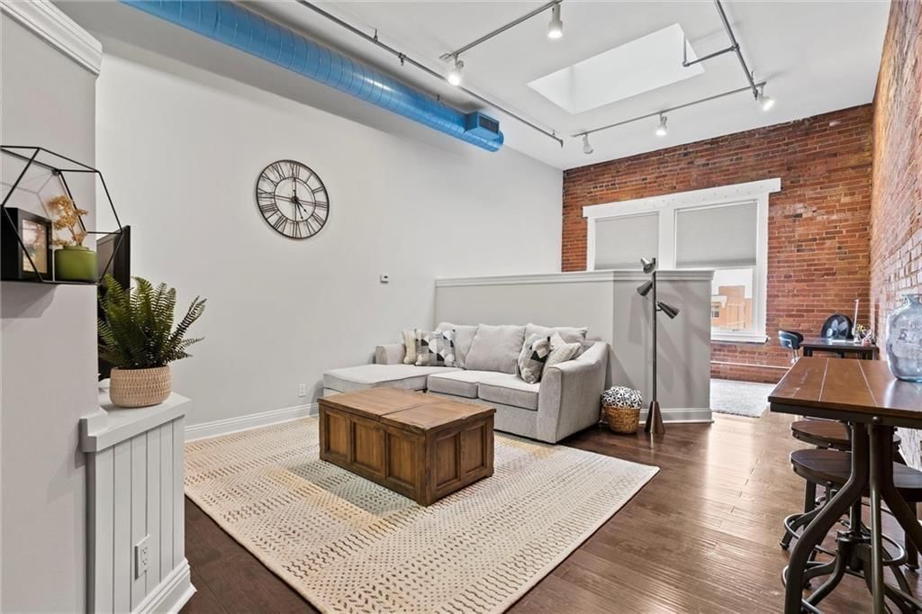 700 Broadway Boulevard — photo 1