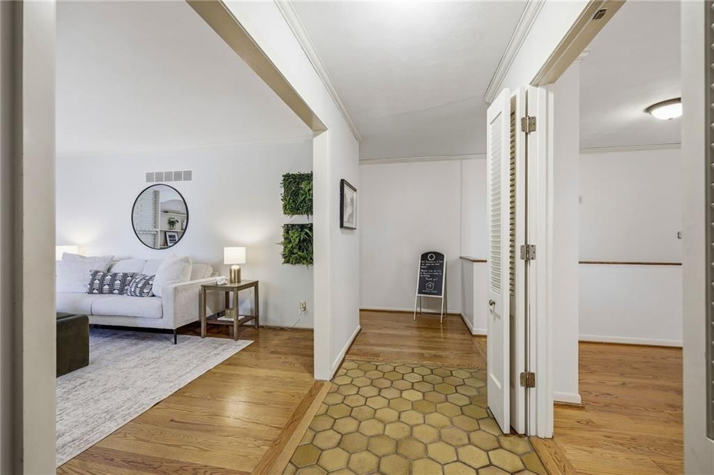 211 W 104th Terrace — photo 5