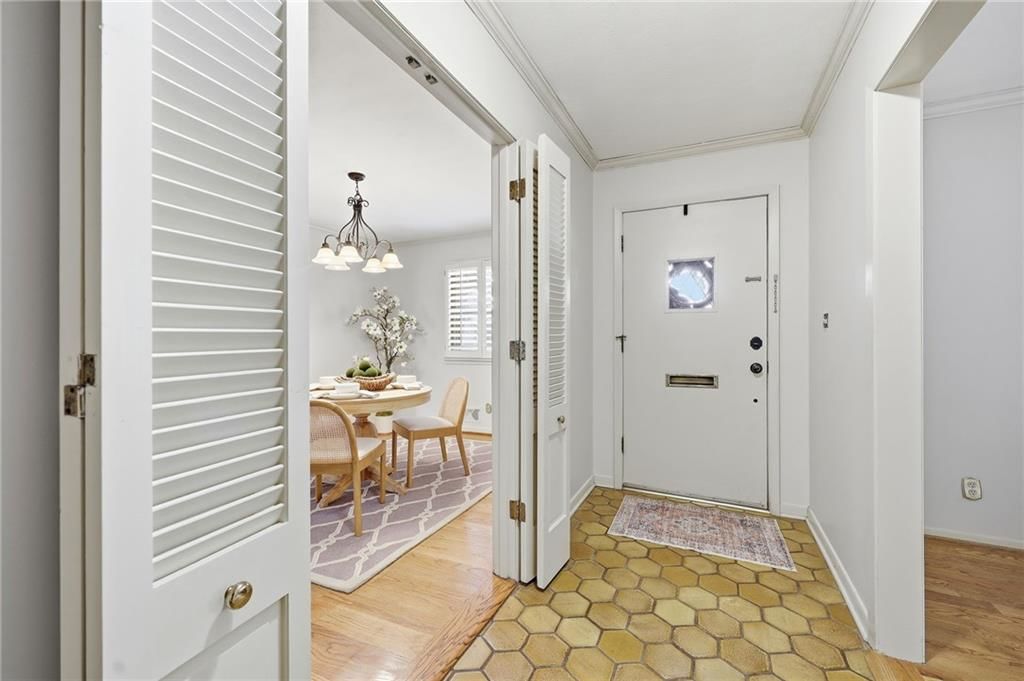 211 W 104th Terrace — photo 9