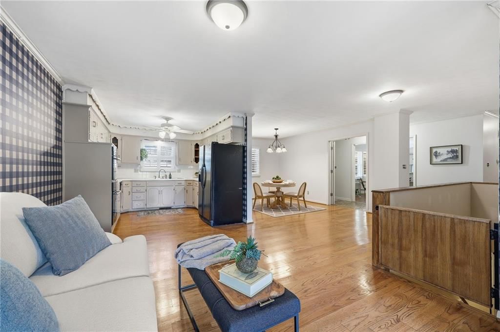211 W 104th Terrace — photo 14