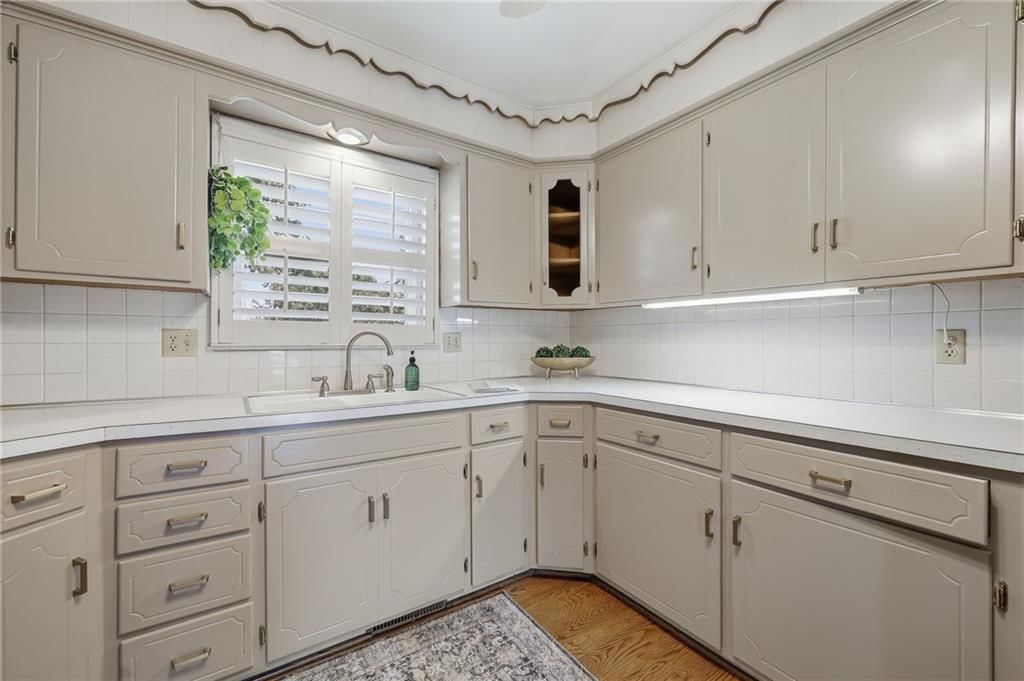 211 W 104th Terrace — photo 18