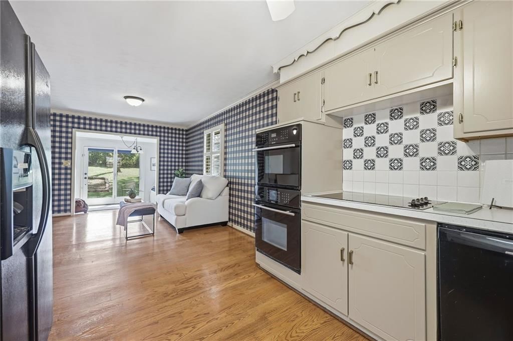 211 W 104th Terrace — photo 19