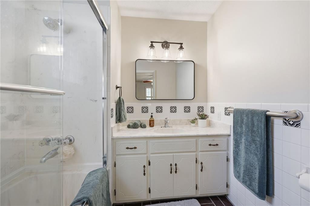 211 W 104th Terrace — photo 26