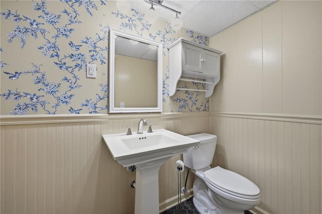 211 W 104th Terrace — photo 29