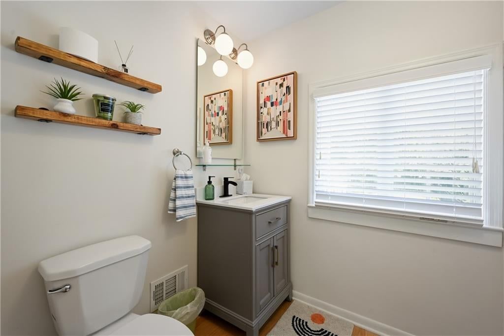 5629 Oak Street — photo 9