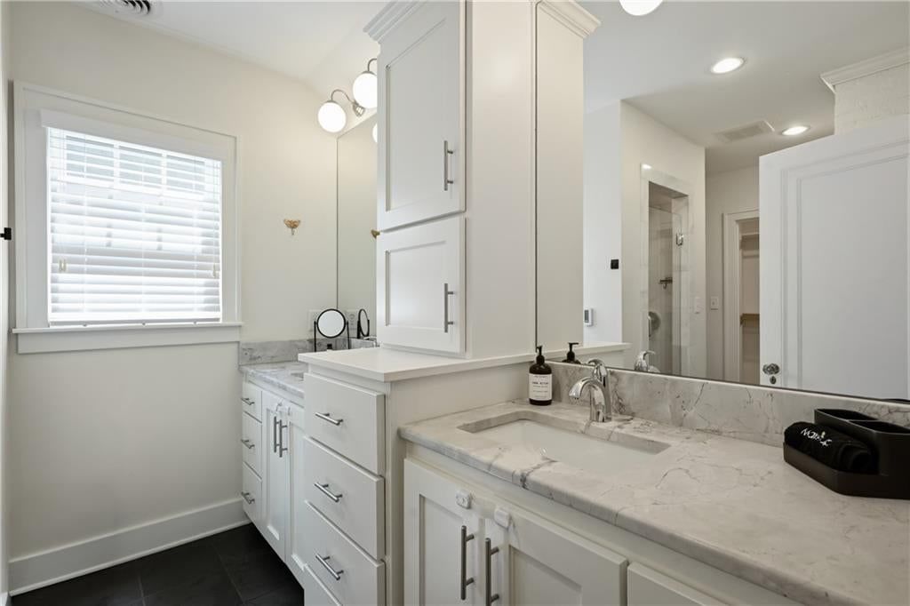 5629 Oak Street — photo 20