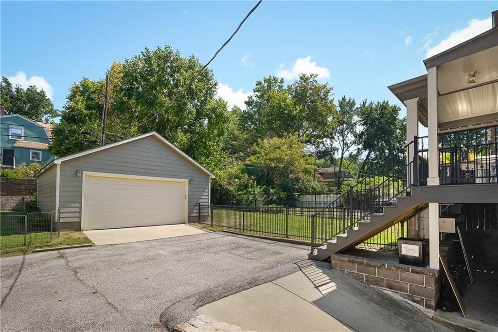 5629 Oak Street — photo 29