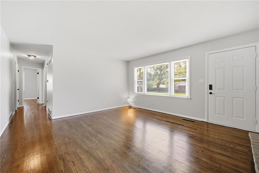 6807 N Brookside Road — photo 5
