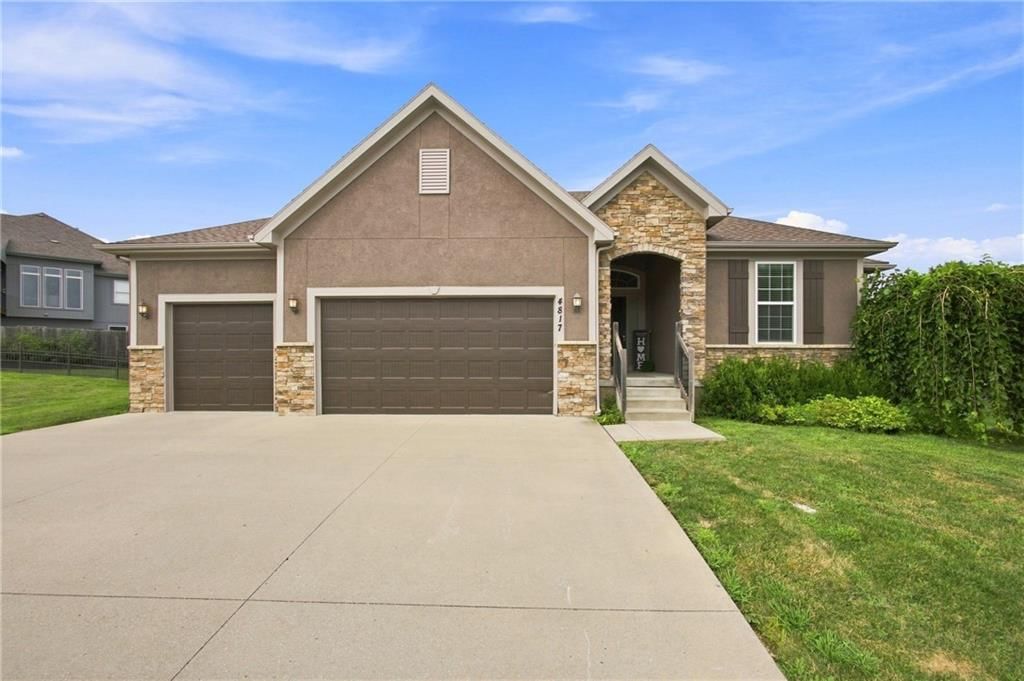 4817 SW Marguerite Street, Blue Springs, MO: listing photo 2