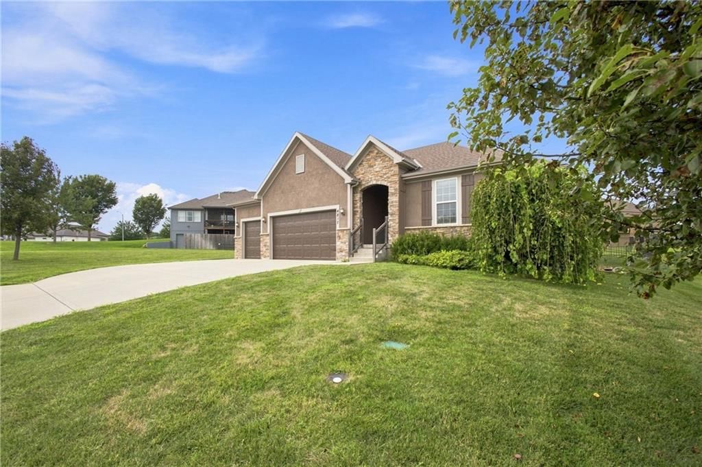 Photo 5 of 74, 4817 SW Marguerite Street, Blue Springs, MO 64015