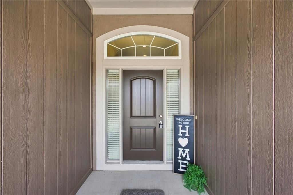 Photo 6 of 74 - 4817 SW Marguerite Street, Blue Springs, MO 64015