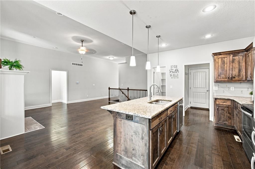 Photo 17 of 74 - 4817 SW Marguerite Street, Blue Springs, MO 64015