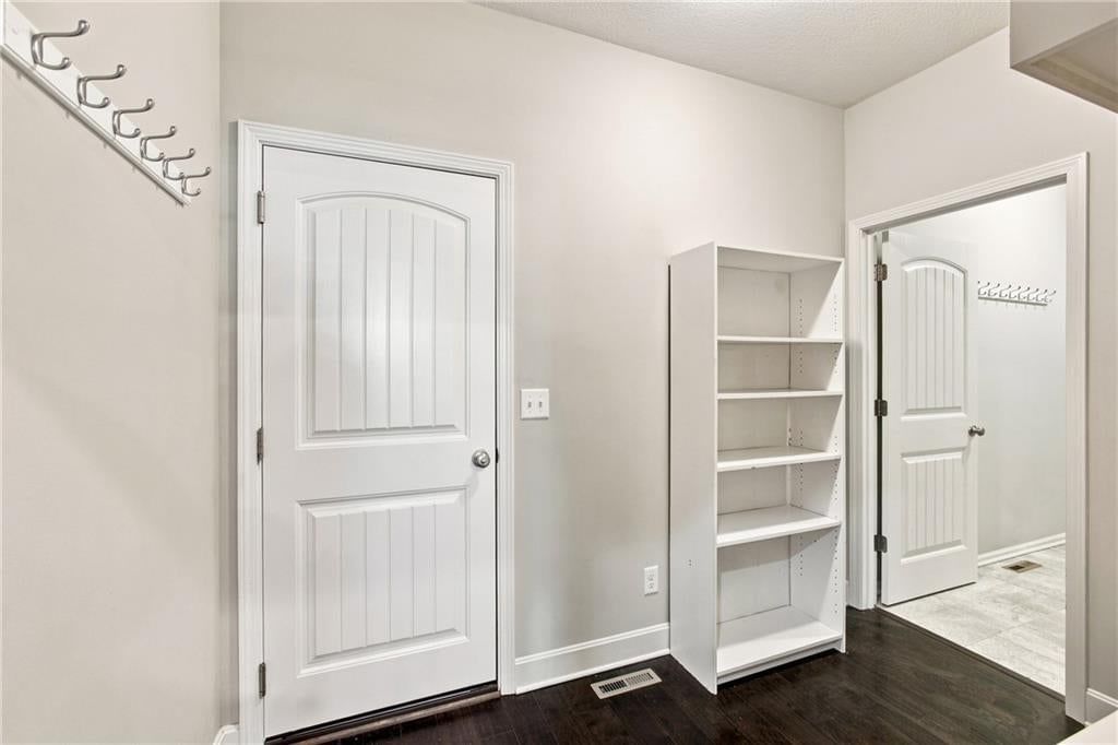 Photo 23 of 74 - 4817 SW Marguerite Street, Blue Springs, MO 64015