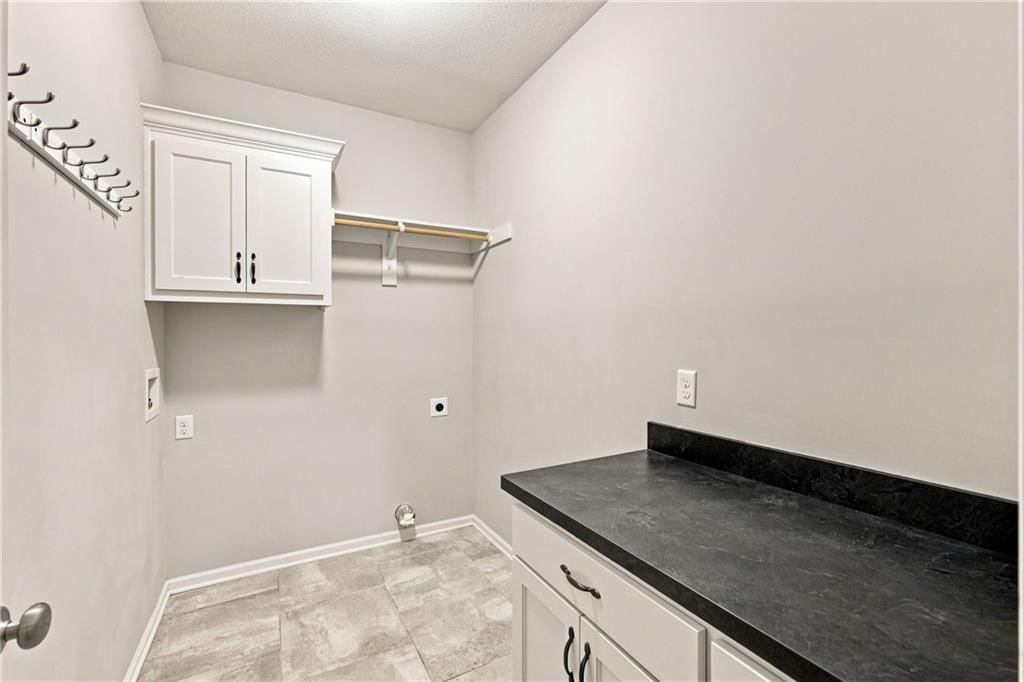 Photo 25 of 74 - 4817 SW Marguerite Street, Blue Springs, MO 64015