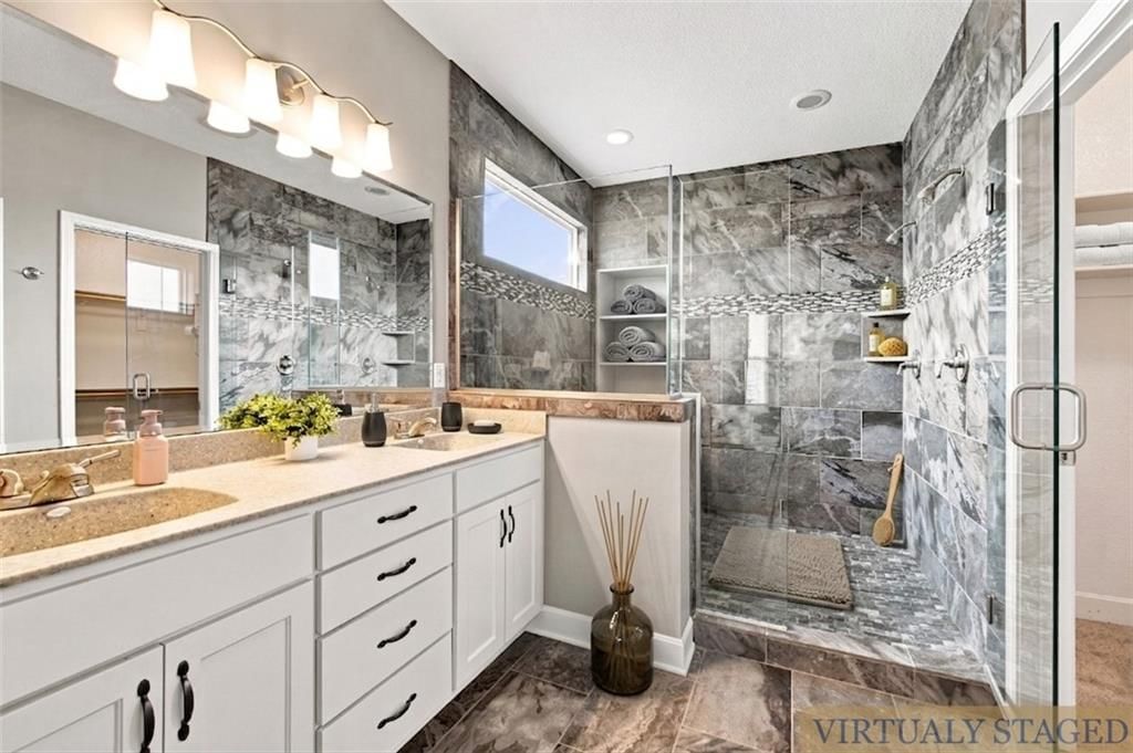 Photo 37 of 74 - 4817 SW Marguerite Street, Blue Springs, MO 64015