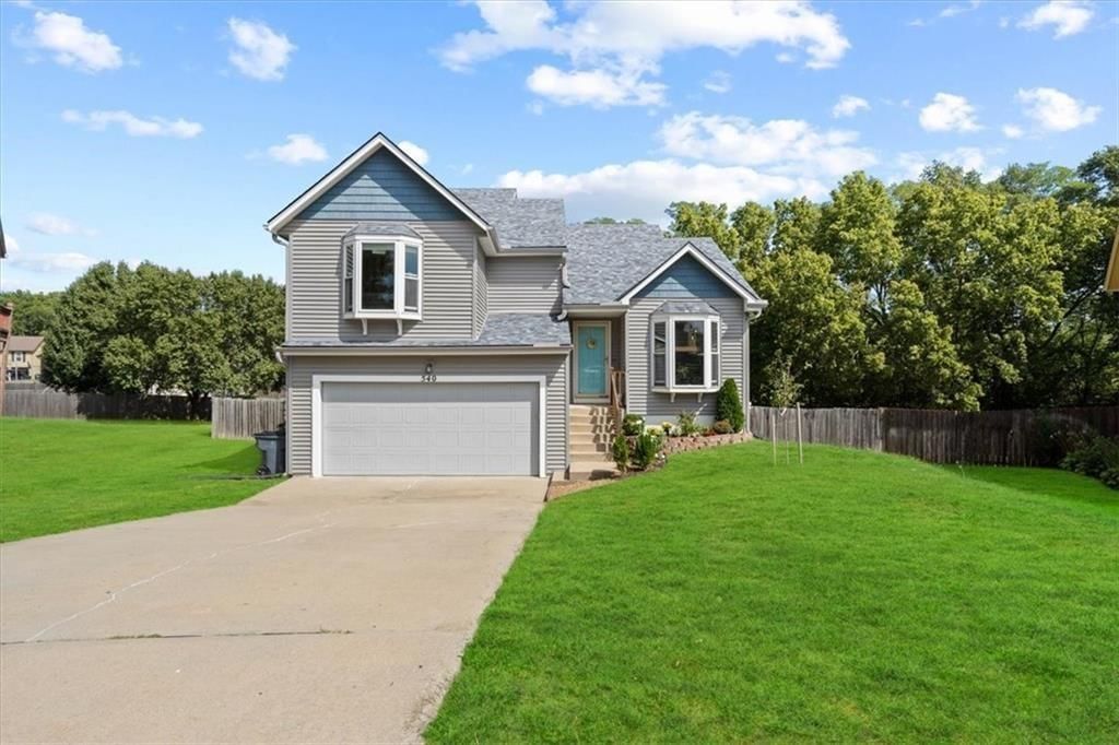 540 W Northview Street — photo 1