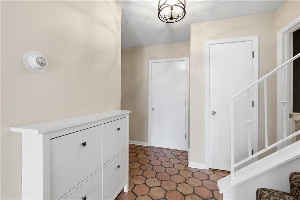 10220 Foster Street — photo 6