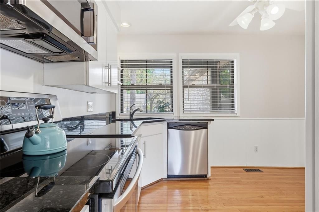 10220 Foster Street — photo 17