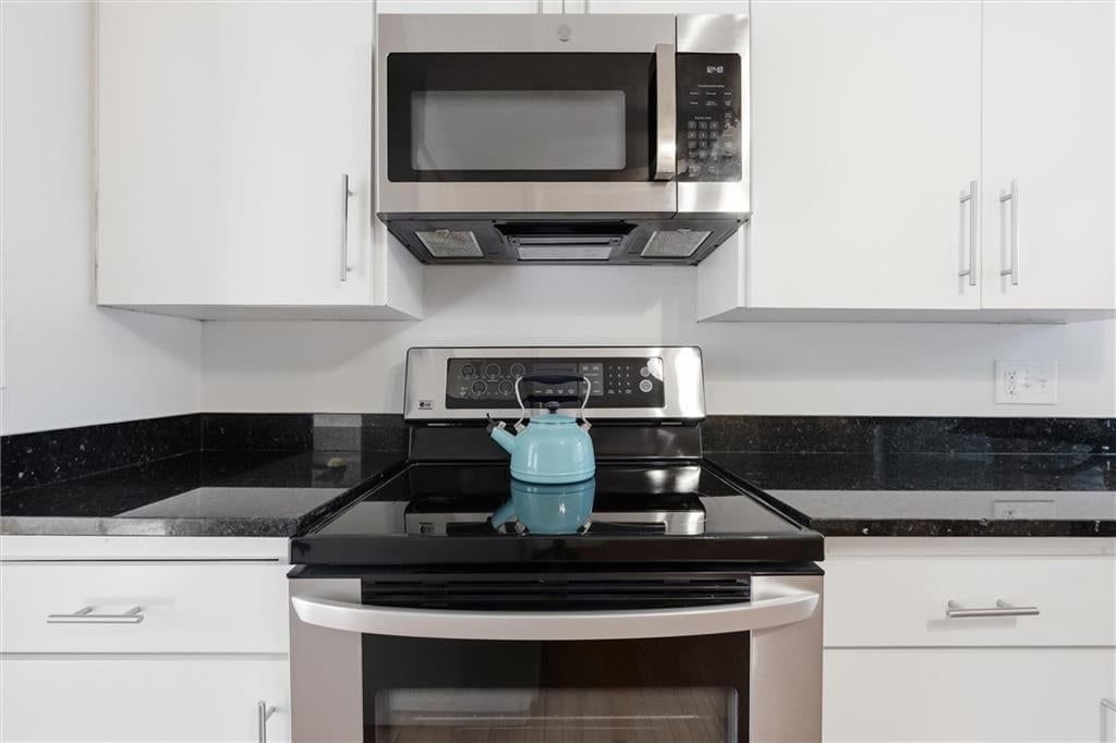10220 Foster Street — photo 18