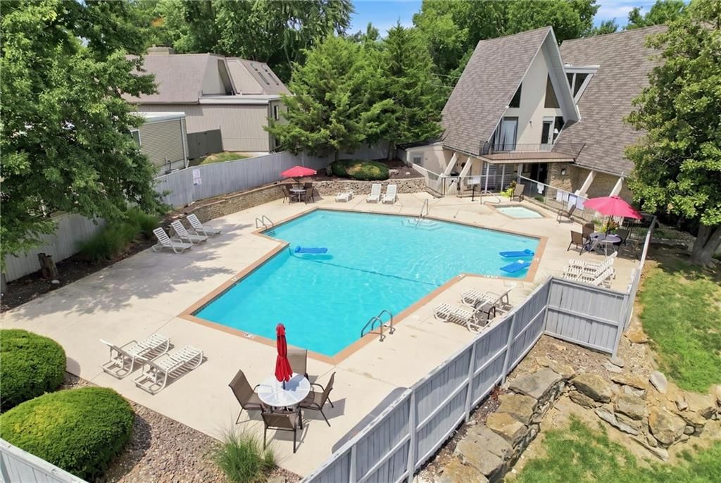 10220 Foster Street — photo 41