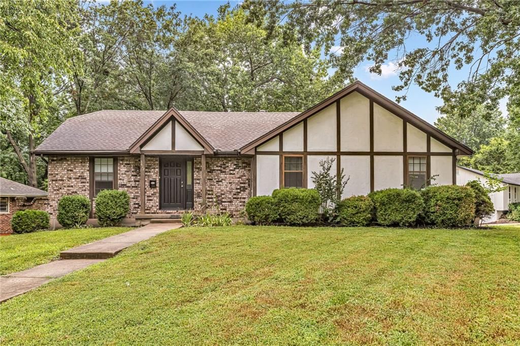3612 NE Chapel Drive, Lee's Summit, MO