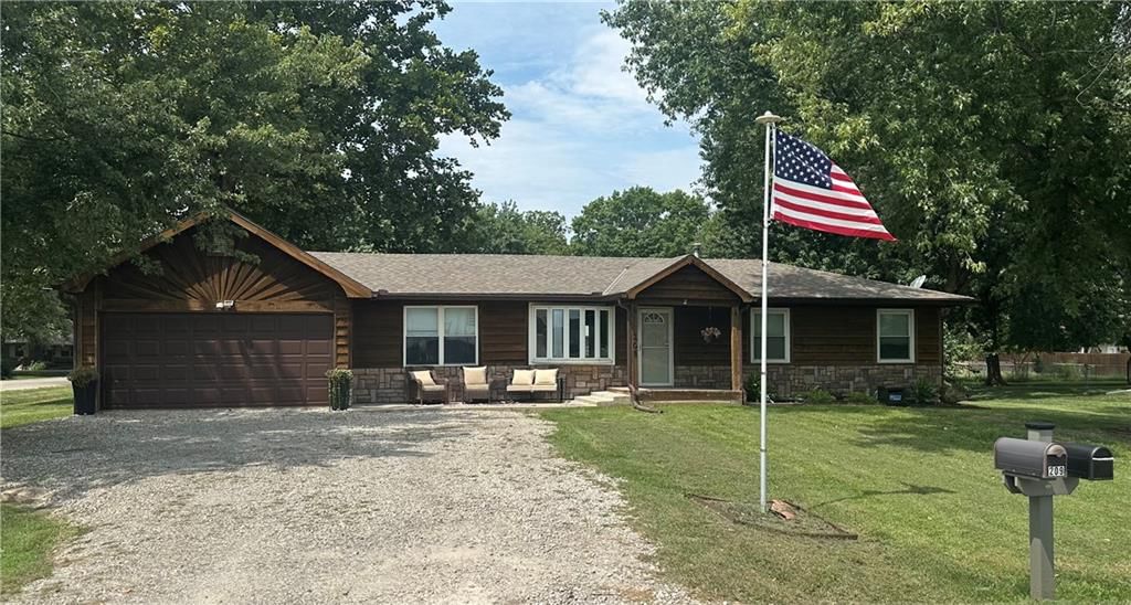 208 Willow Lane, Perry, KS