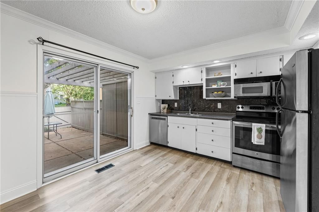 7928 Halsey Street — photo 11