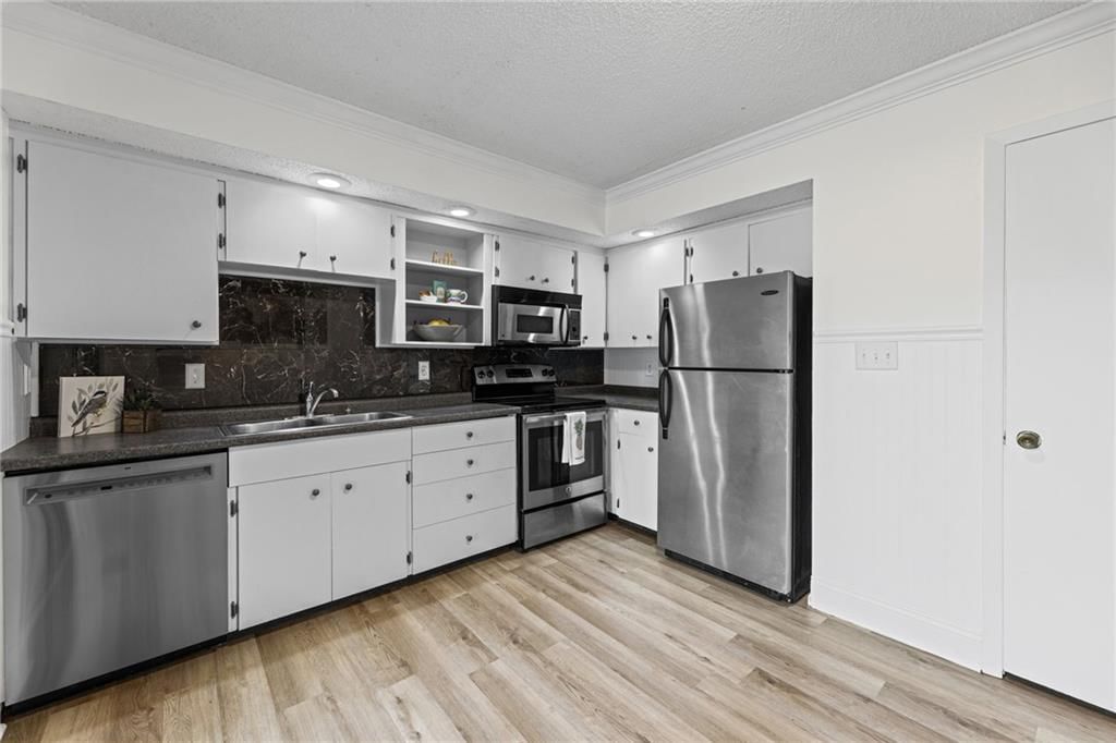 7928 Halsey Street — photo 12