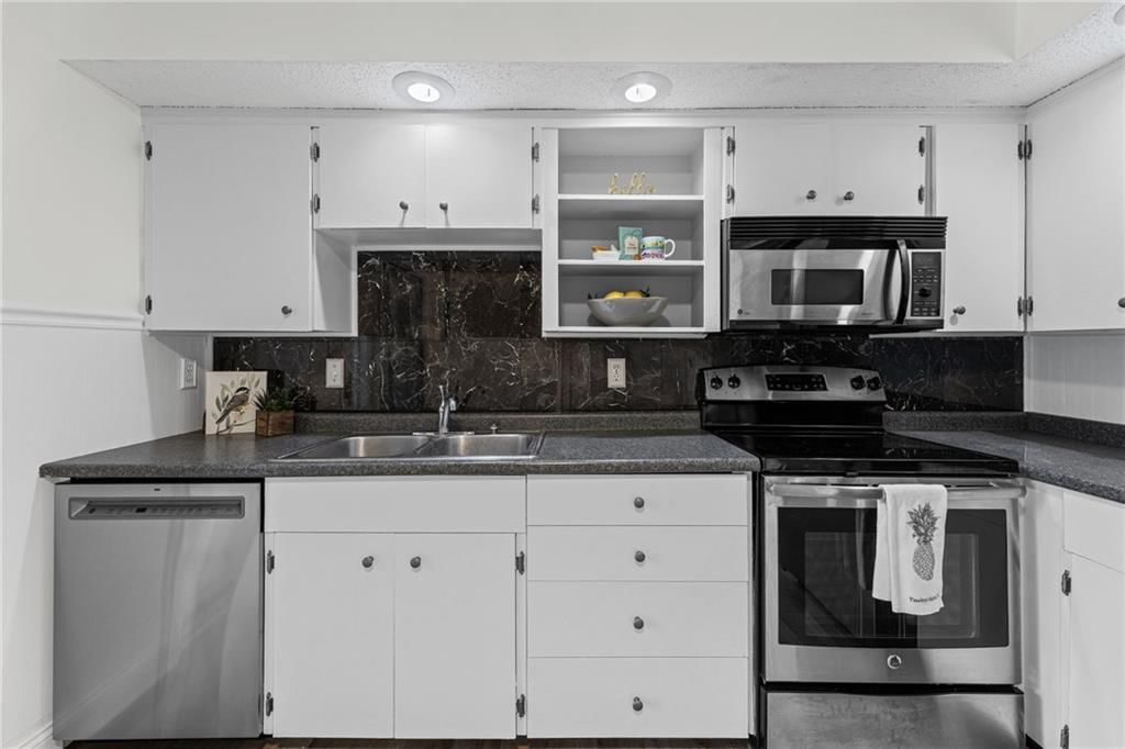 7928 Halsey Street — photo 14
