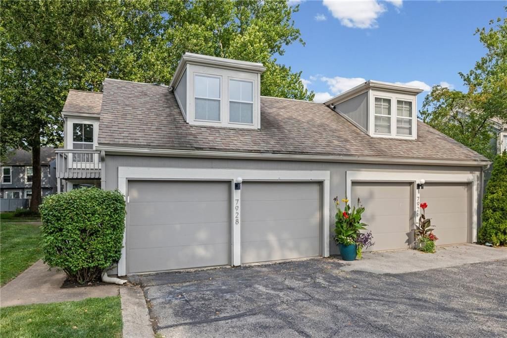 7928 Halsey Street — photo 47