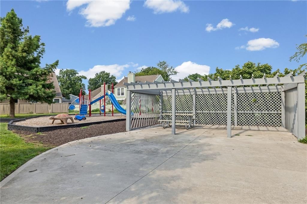7928 Halsey Street — photo 55