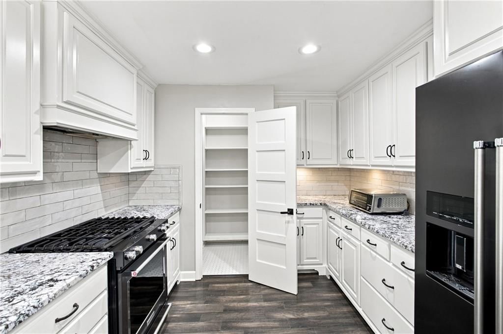 244 N Winnebago Drive — photo 9