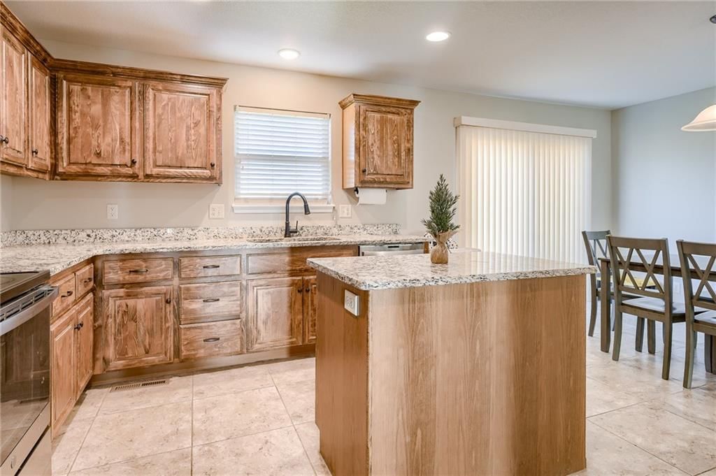 214 NE Greystone Way — photo 8