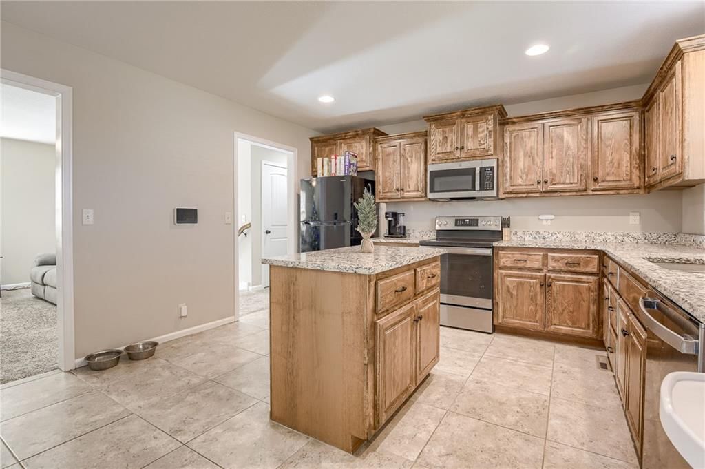 214 NE Greystone Way — photo 9