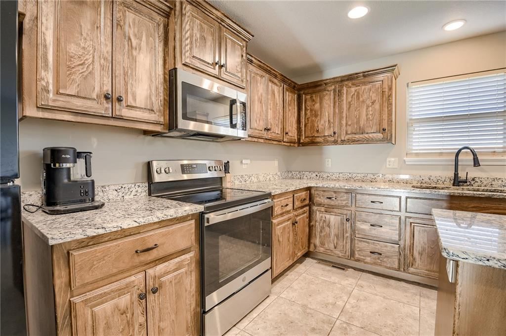 214 NE Greystone Way — photo 11