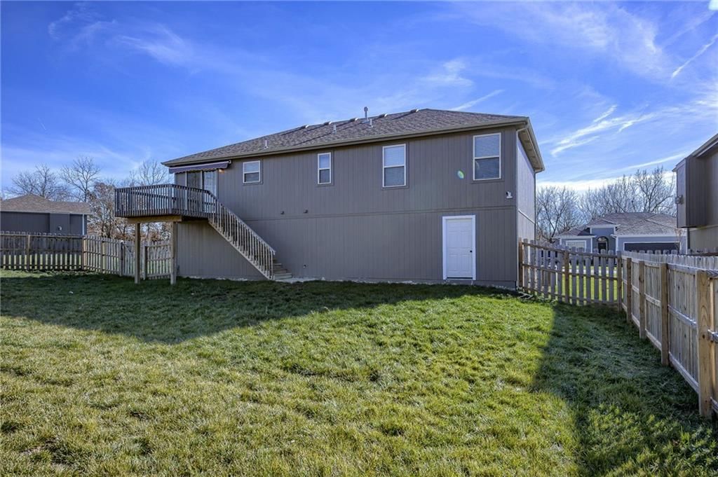 214 NE Greystone Way — photo 31