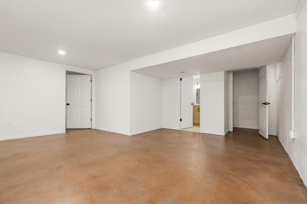 1002 S Main Street — photo 23