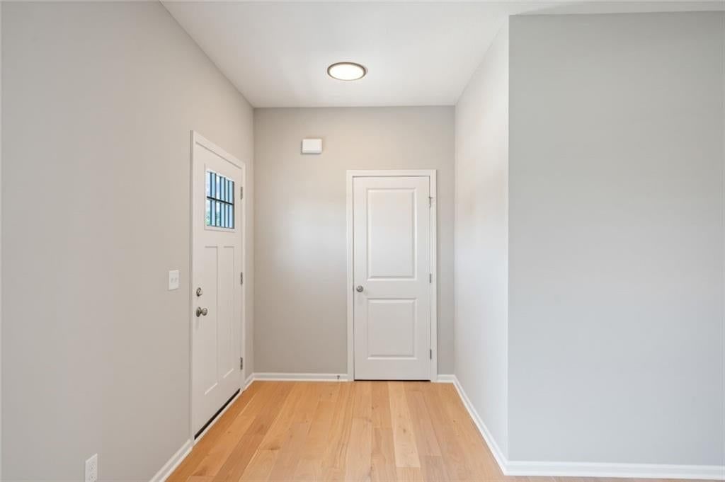 571 S Meadowbrook Street — photo 3