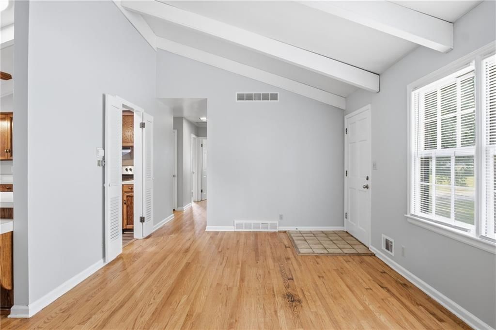 423 Monterey Avenue — photo 2