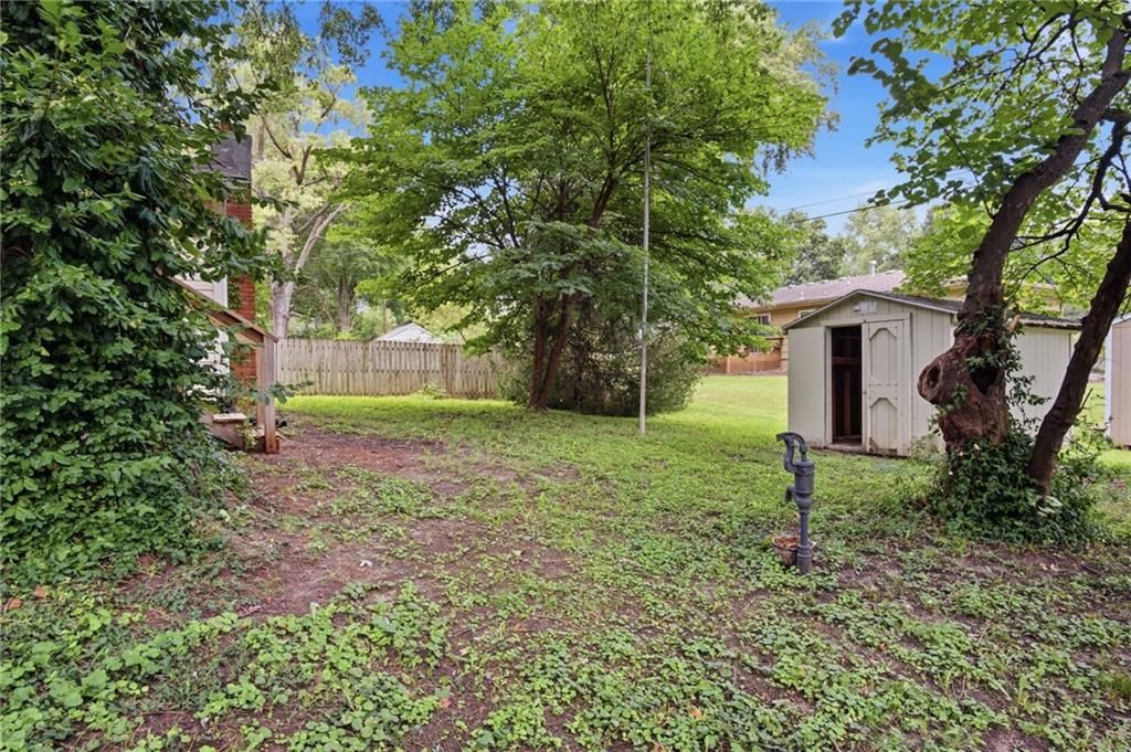 423 Monterey Avenue — photo 30